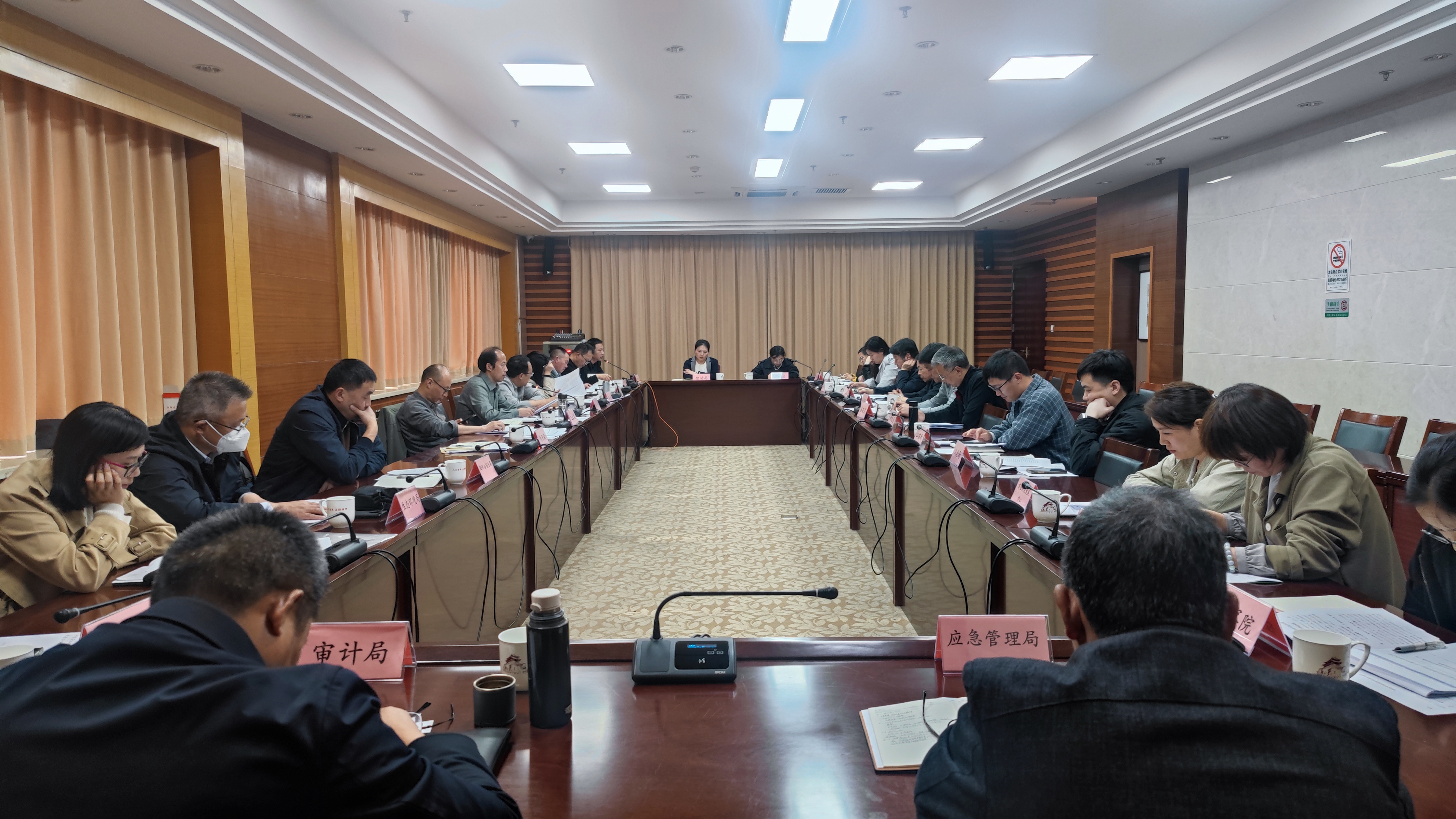 區(qū)營商辦召開部分單位營商環(huán)境創(chuàng)新工作座談會(huì).jpg